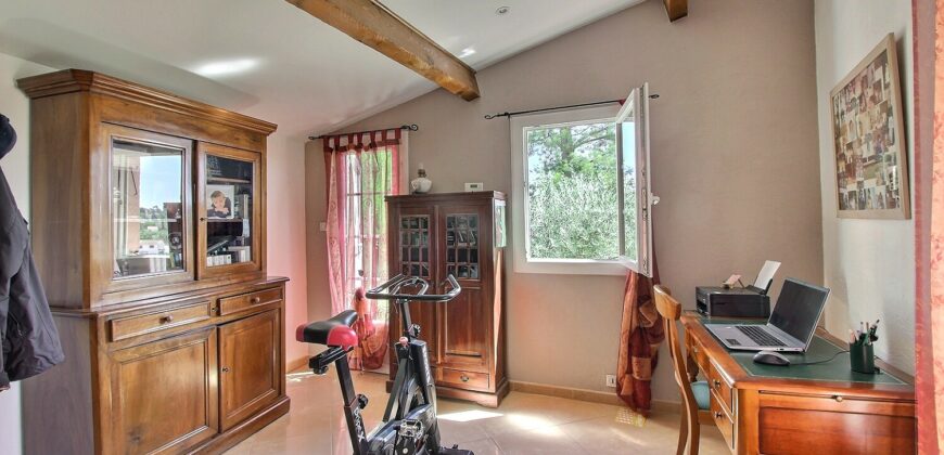 Plateau des Martégaux maison T6 avec piscine et grand terrain