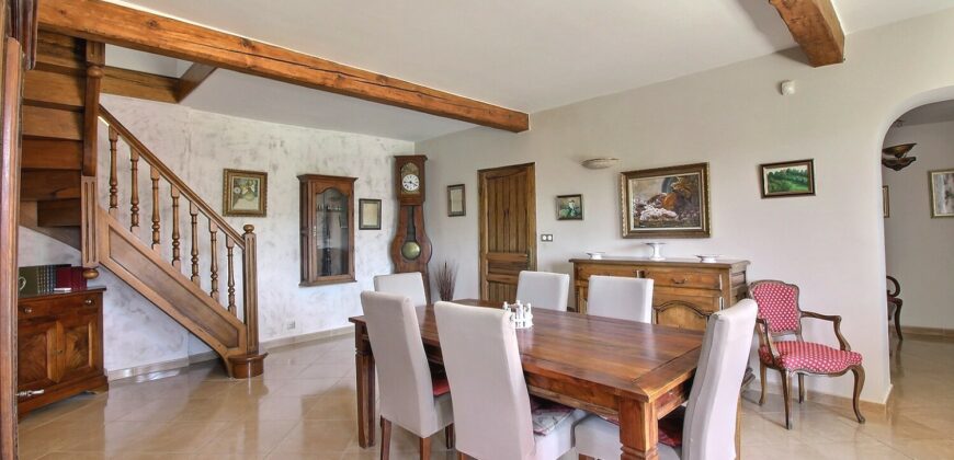 Plateau des Martégaux maison T6 avec piscine et grand terrain