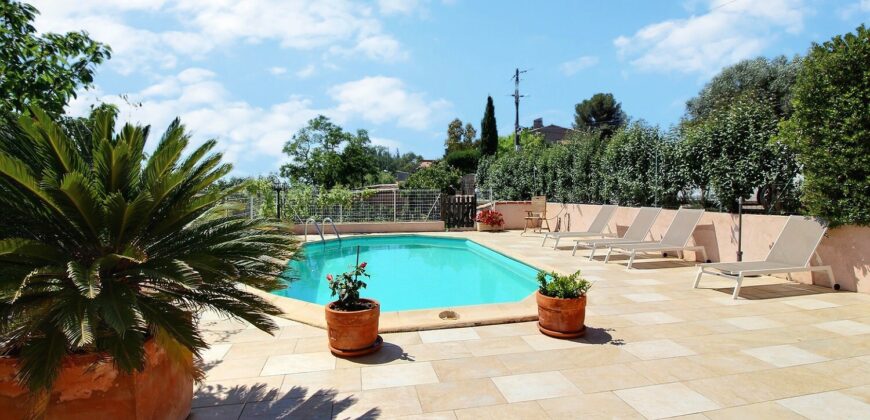 Plateau des Martégaux maison T6 avec piscine et grand terrain