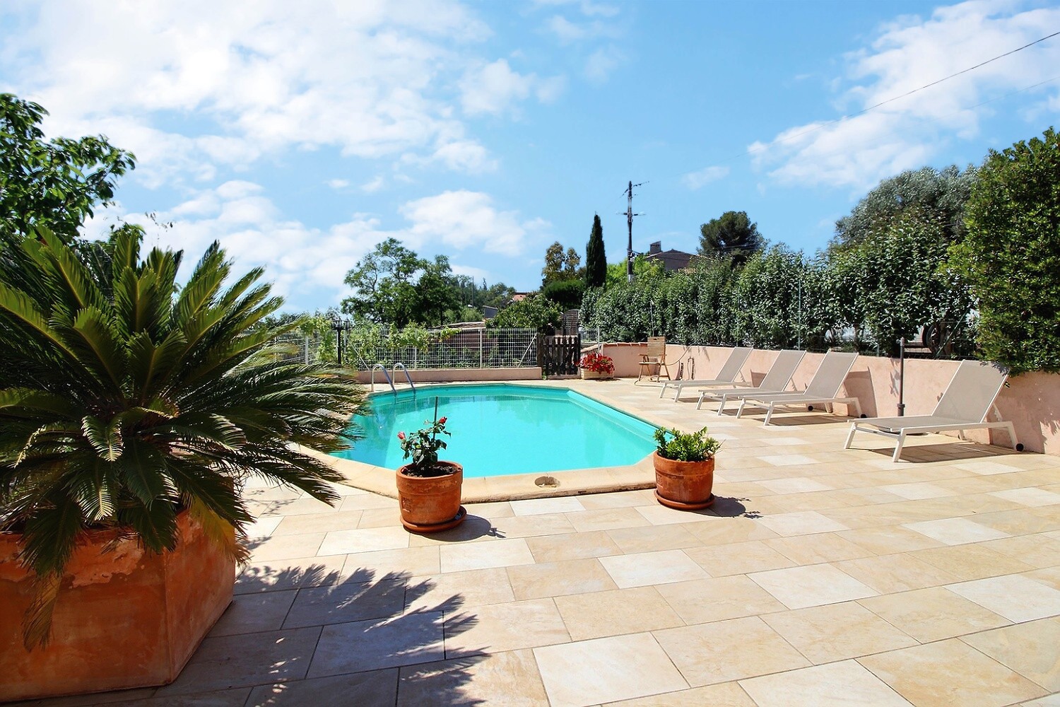 Plateau des Martégaux maison T6 avec piscine et grand terrain